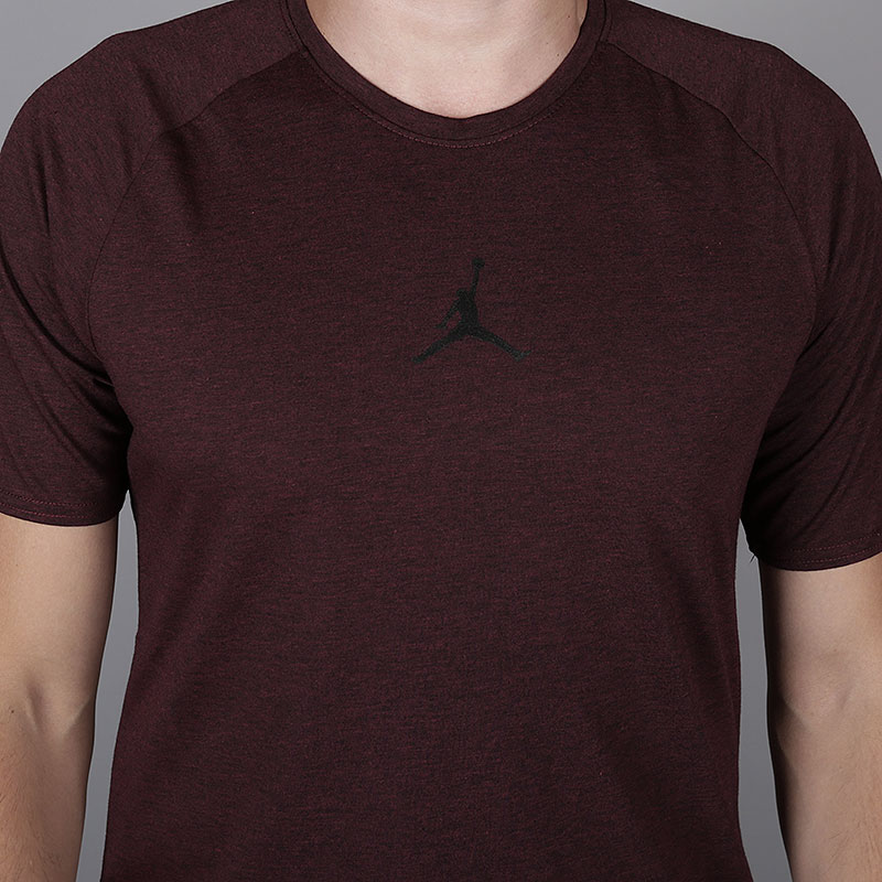 мужская бордовая футболка Jordan 23 Tech Cool Men's Short-Sleeve Training Top 889703-687 - цена, описание, фото 2